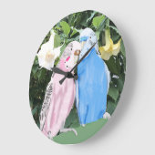 Pink und Blue Budgerigar und White Angel Trumps Große Wanduhr (Winkel)