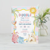 Pink und Blue Groovy Pastel Sibling Beach Geburtst Einladung (Stehend Vorderseite)