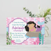 Pink und Blue Polka Dots Brünett Mermaid Geburtsta Einladung (Stehend Vorderseite)