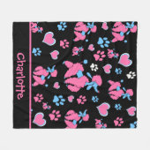 Pink und Blue Poodle Muster auf schwarzem Hintergr Fleecedecke (Vorderseite (Horizontal))
