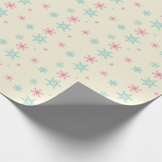 Pink und Blue Snowflake Muster Weihnachten Winter Geschenkpapier (Ecke)
