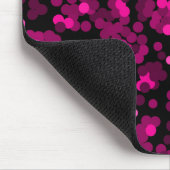 Pink und bordeauxrotes Polka-Dofetti-Muster Mousepad (Ecke)