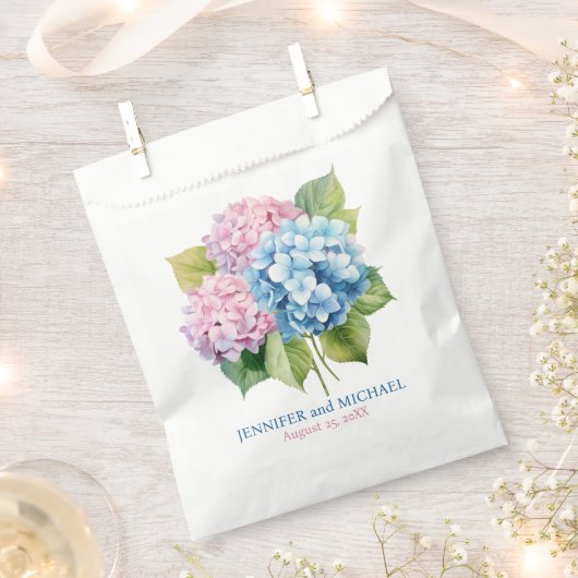 Pink und Dusty Blue Hydrangeas Wedding Geschenktütchen (Ausgeschnitten)