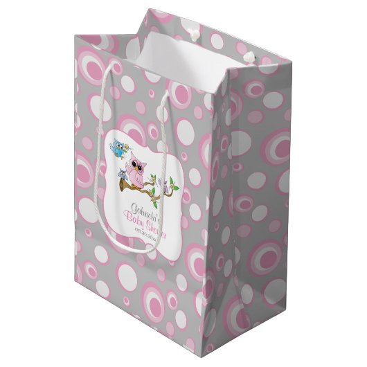 Pink und Gray Baby Owl Babydusche Mittlere Geschenktüte (Vorderseite Schrägansicht)