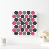 Pink und Gray Polika Dot Quadratische Wanduhr (Zuhause)