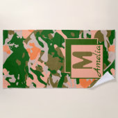 Pink und Green Camouflage Muster Strandtuch (Vorderseite)