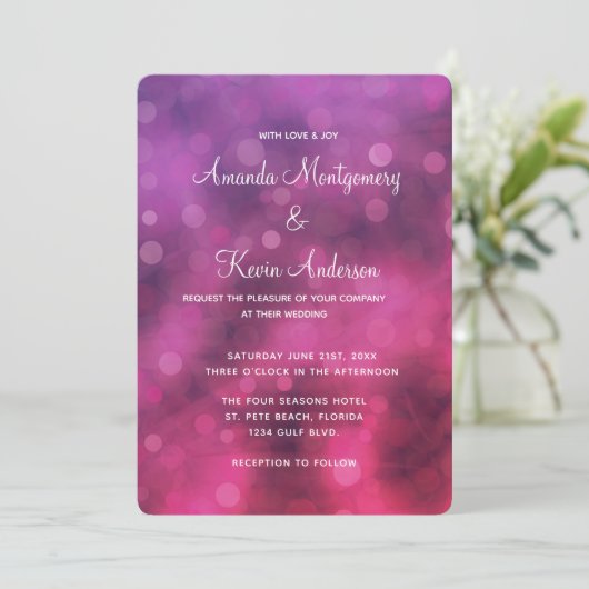 Pink und Lila funkelnde Lichter Bokeh Hochzeit Einladung (Stehend Vorderseite)