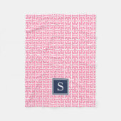 Pink und Navy Preppy Muster Monogram Fleecedecke (Vorderseite)