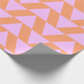 Pink und Orange Modern Geometric Triangle Pattern Geschenkpapier (Ecke)