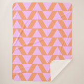 Pink und Orange Modern Geometric Triangle Pattern Sherpadecke (Vorderseite)