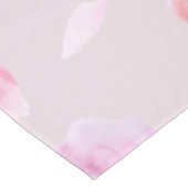 Pink und Peach Rose Petals Tischdecke (Schrägansicht)