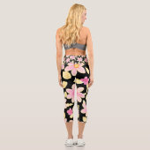 Pink und Schwarz-Blume-Muster Capri Leggings (Rückseite)