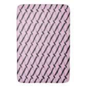 Pink und schwarz Geometrisches Muster Badematte (Vorderseite Vertikal)
