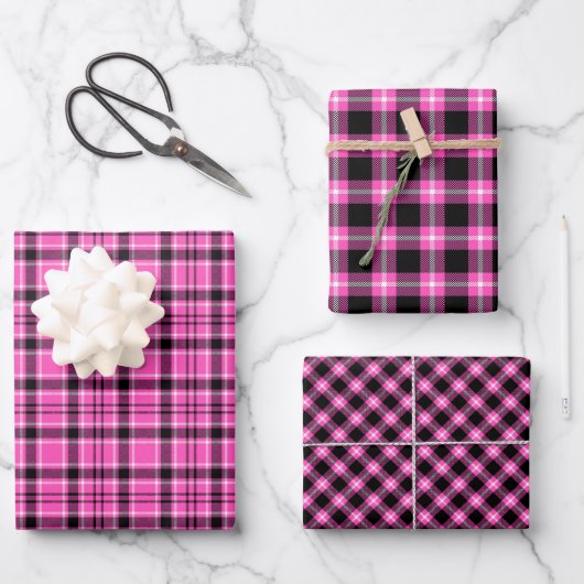 Pink und Schwarz - Kariertes Weihnachtswackelpapie Geschenkpapier Set (Vorderseite)