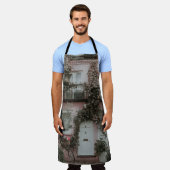 PINK UND WEISS GEMALTETES HAUS MIT PFLANZE A SCHÜRZE (Getragen)