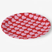 Pink Valentines Hearts on Red Pappteller (Schrägansicht)