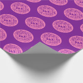 Pink verpackt Papier mehrsprachige Friedensworte. Geschenkpapier (Ecke)