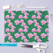 Pink Water Lilie auf einem Teich Seidenpapier (Handwerk)