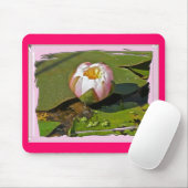 Pink Water-Lily Bud Mousepad (Mit Mouse)