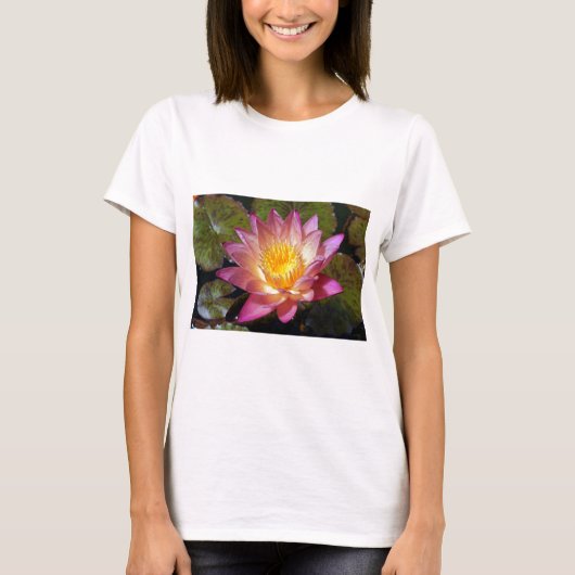 Pink Water Lily Foto T-Shirt (Vorderseite)