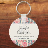 Pink Watercolor Blume auf Streifen Wedchai Schlüsselanhänger (Vorderseite)