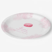 Pink Watercolor Bonjour Bébé Macaron Babydusche Pappteller (Schrägansicht)