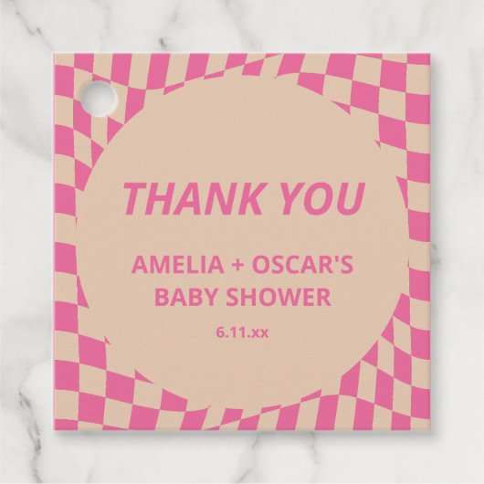 Pink Wavy Checker Couples Baby Shower Names Geschenkanhänger (Vorderseite)