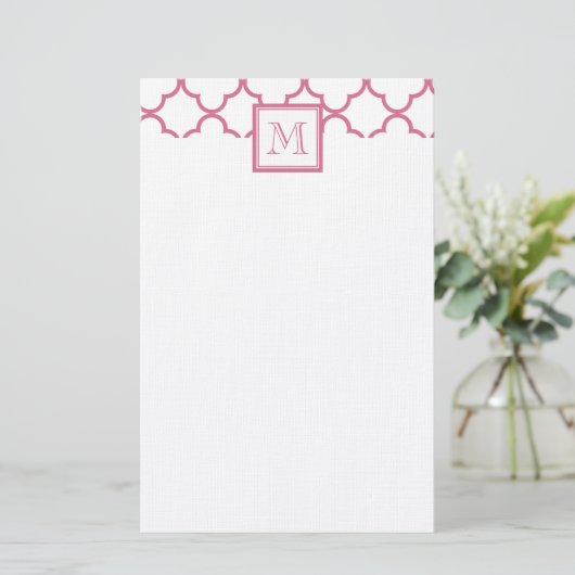 Pink weißes Quatrefoil | Ihr Monogramm Briefpapier (Stehend Vorderseite)