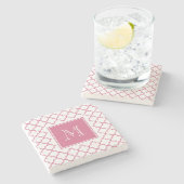 Pink weißes Quatrefoil | Ihr Monogramm Steinuntersetzer (Seitenansicht)