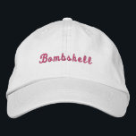 Pink White Bombshell Travel Hat Junggeselinnen-Abs Bestickte Baseballkappe<br><div class="desc">Lass jedem,  wer der heiße ist.</div>