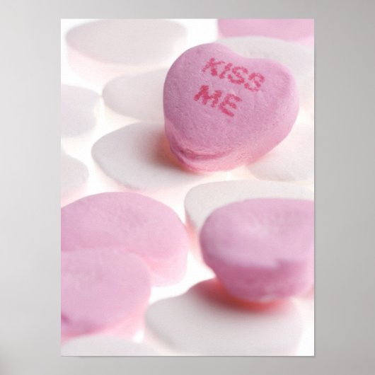Pink & White Candy Hearts Kiss Me Herzvorlage Poster (Vorne)