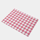 Pink White Diamond Schachbrett Muster Fußmatte (Schrägansicht)