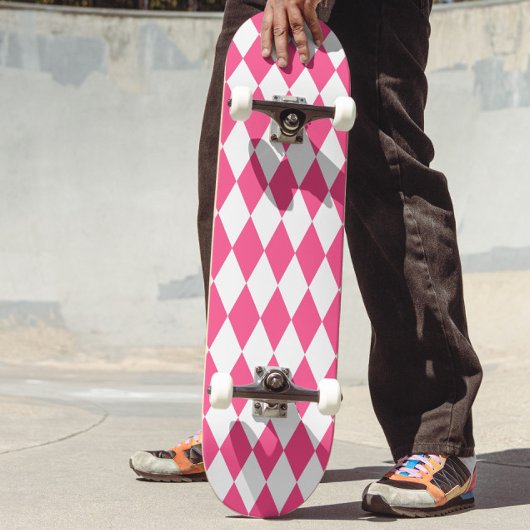 Pink White Harlequin Diamonds Schachbretts Design Skateboard