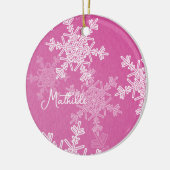 Pink White Snowflakes Minimalistischer Weihnachtsn Keramik Ornament (Links)