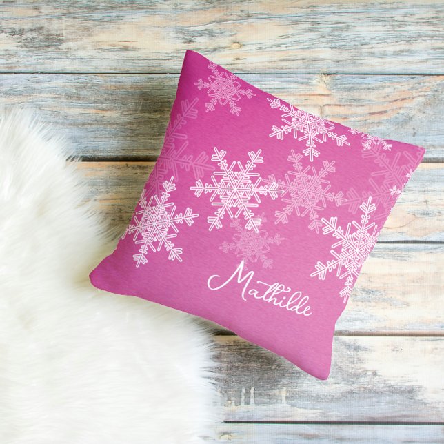 Pink White Snowflakes Minimalistischer Weihnachtsn Kissen (Von Creator hochgeladen)