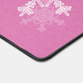 Pink White Snowflakes Minimalistischer Weihnachtsn Schreibtischunterlage (Ecke)