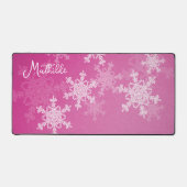 Pink White Snowflakes Minimalistischer Weihnachtsn Schreibtischunterlage (Vorderseite)