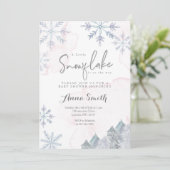 Pink Winter kleine Schneeflocke ist unterwegs Einladung (Stehend Vorderseite)