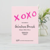 Pink XOXO Chic Galentine's Brunch Party Einladung (Stehend Vorderseite)