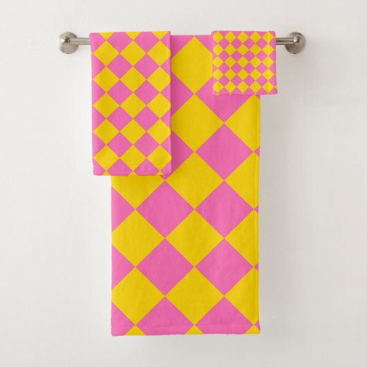 Pink Yellow Diamond Harlequin Schachbrett Pattern Badhandtuch Set (Insitu)
