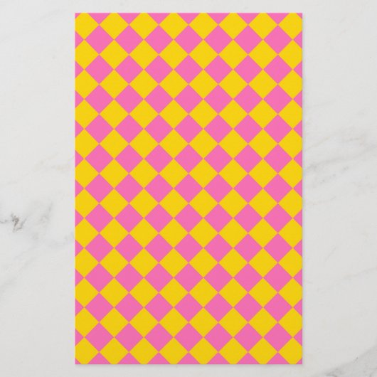 Pink Yellow Diamond Harlequin Schachbrett Pattern Briefpapier (Vorderseite)