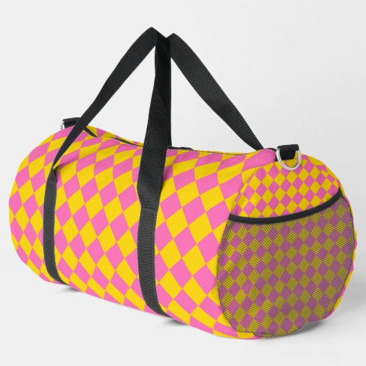 Pink Yellow Diamond Harlequin Schachbrett Pattern Duffle Bag (Rechte Ecke)