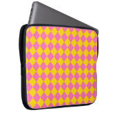 Pink Yellow Diamond Harlequin Schachbrett Pattern Laptopschutzhülle (Vorne Rechts)