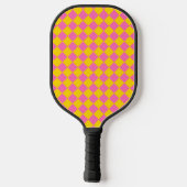 Pink Yellow Diamond Harlequin Schachbrett Pattern Pickleball Schläger (Rückseite)