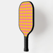 Pink Yellow Diamond Harlequin Schachbrett Pattern Pickleball Schläger (Links)