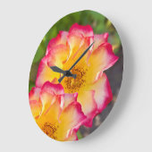 Pink Yellow Rose Große Wanduhr (Winkel)