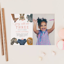 Pink Young Wild und Three Safari Geburtstags-Foto Einladung