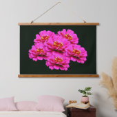 Pink Zinnia Flower Bouquet Wandteppich Mit Holzrahmen (Schlafzimmer)