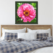 Pink Zinnia Leinwanddruck (Insitu (Schlafzimmer))