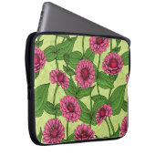 Pink Zinnias auf hellgrün Laptopschutzhülle (Vorne Rechts)